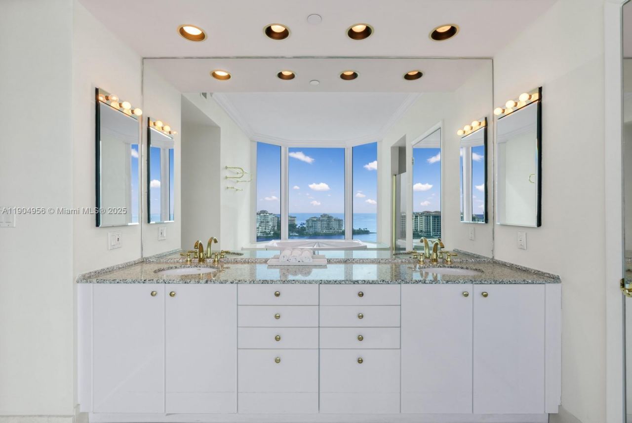 300 S Pointe Dr, Unit 1603, Miami Beach, FL 33139 Photo