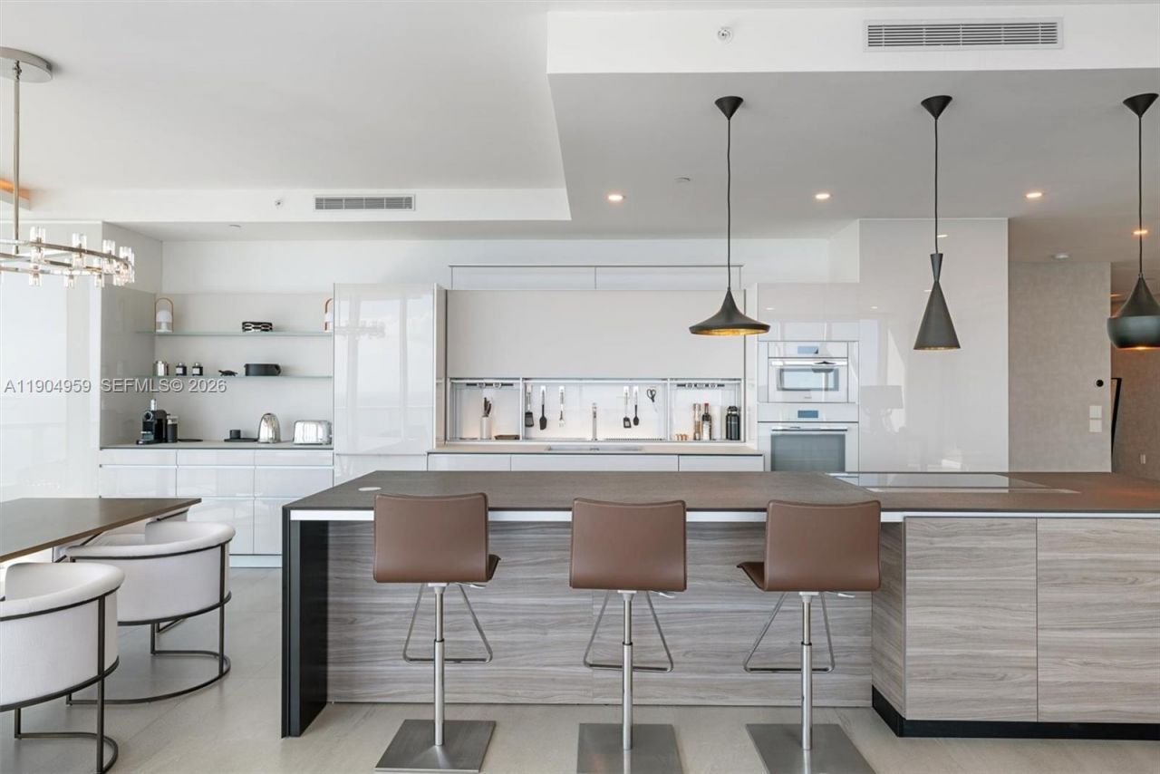 100 S Pointe Dr, Unit 3203, Miami Beach, FL 33139 Photo