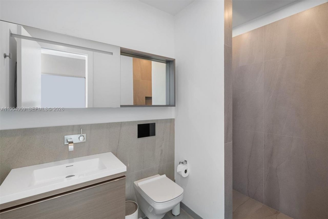 100 S Pointe Dr, Unit 3203, Miami Beach, FL 33139 Photo