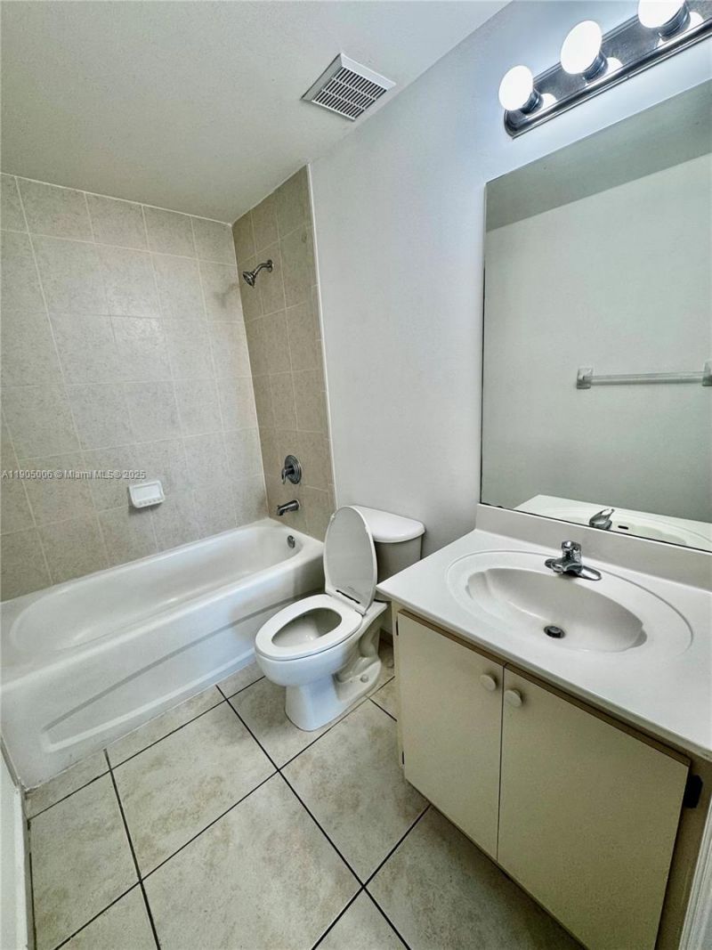 7330 NW 114th Ave, Unit 311-5, Doral, FL 33178 Photo