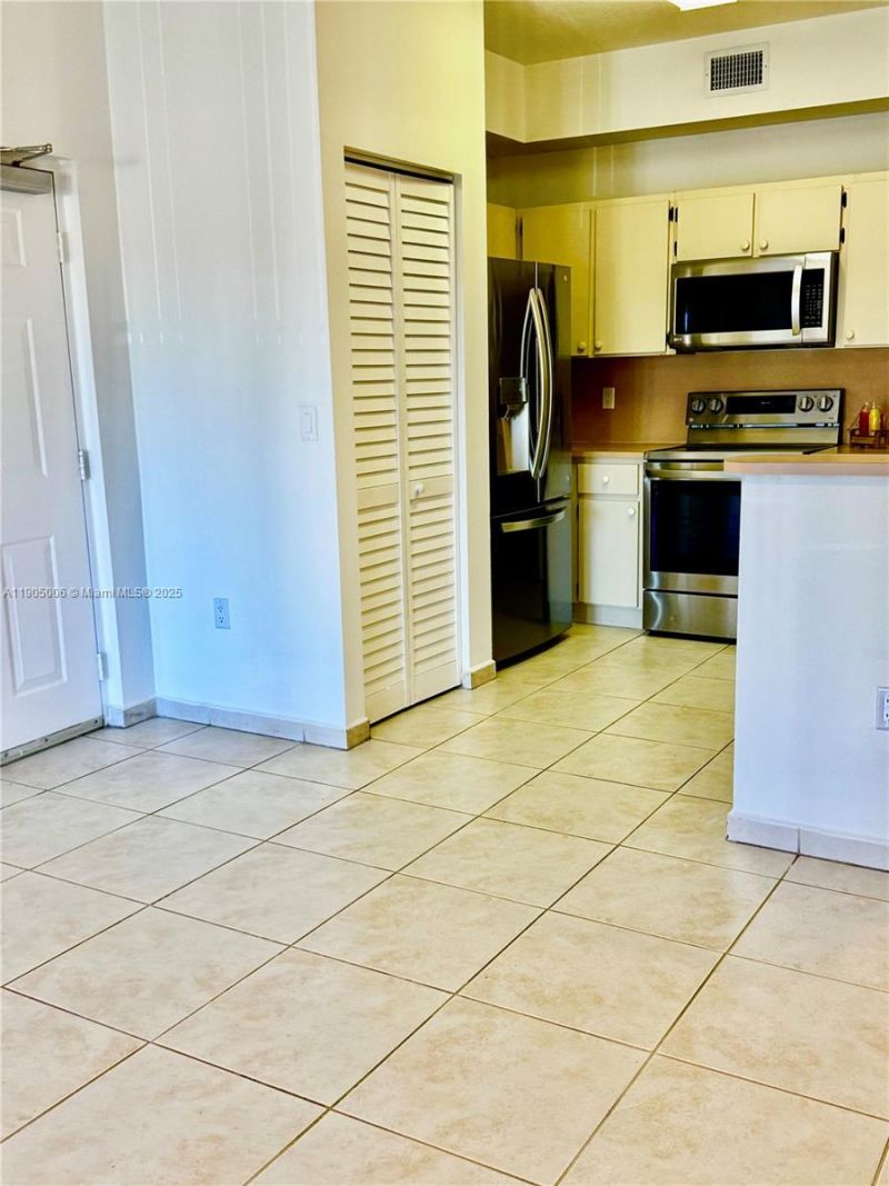 7330 NW 114th Ave, Unit 311-5, Doral, FL 33178 Photo