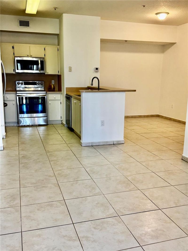 7330 NW 114th Ave, Unit 311-5, Doral, FL 33178 Photo