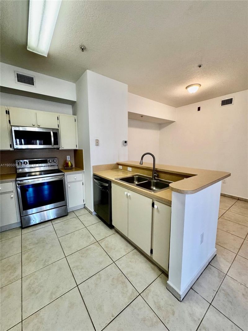 7330 NW 114th Ave, Unit 311-5, Doral, FL 33178 Photo