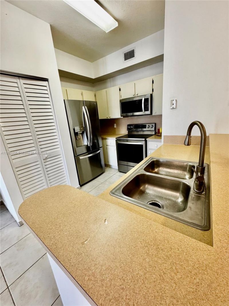7330 NW 114th Ave, Unit 311-5, Doral, FL 33178 Photo
