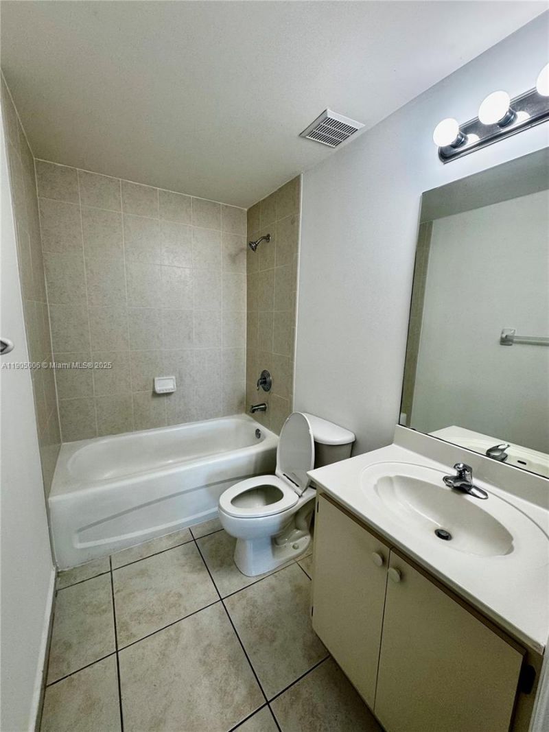 7330 NW 114th Ave, Unit 311-5, Doral, FL 33178 Photo