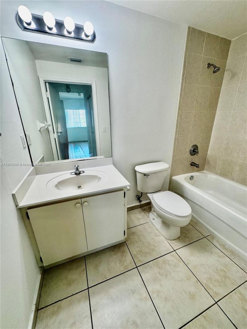 7330 NW 114th Ave, Unit 311-5, Doral, FL 33178 Photo