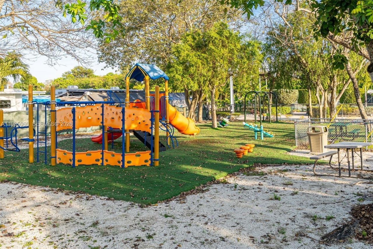 325 Calusa St 44, Key Largo, FL 33037 Photo