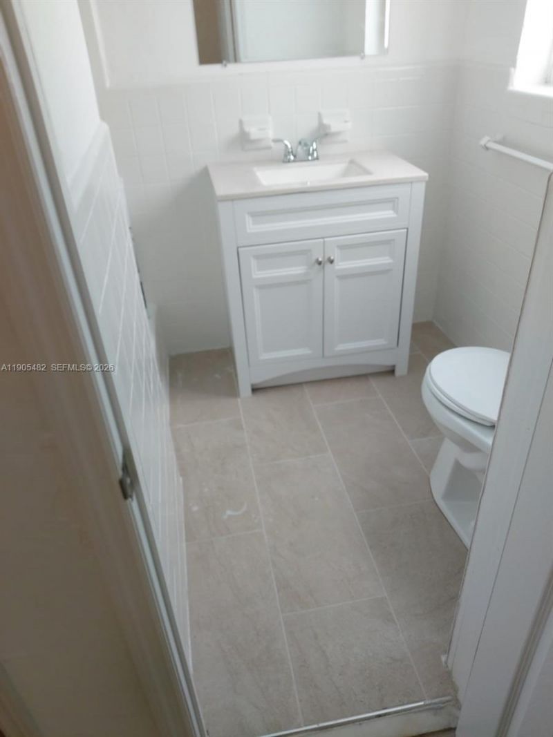 7155 Rue Notre Dame, Miami Beach, FL 33141 Photo