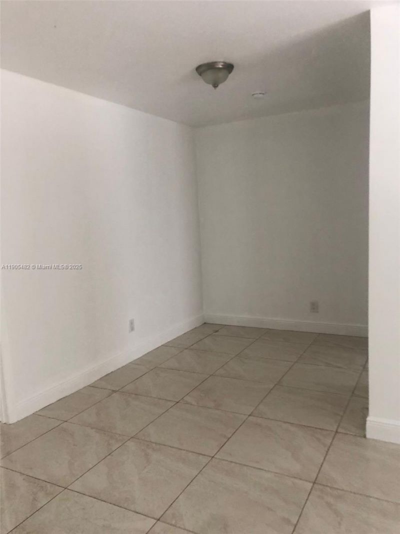 7155 Rue Notre Dame, Miami Beach, FL 33141 Photo