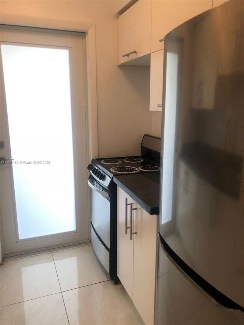 7155 Rue Notre Dame, Miami Beach, FL 33141 Photo