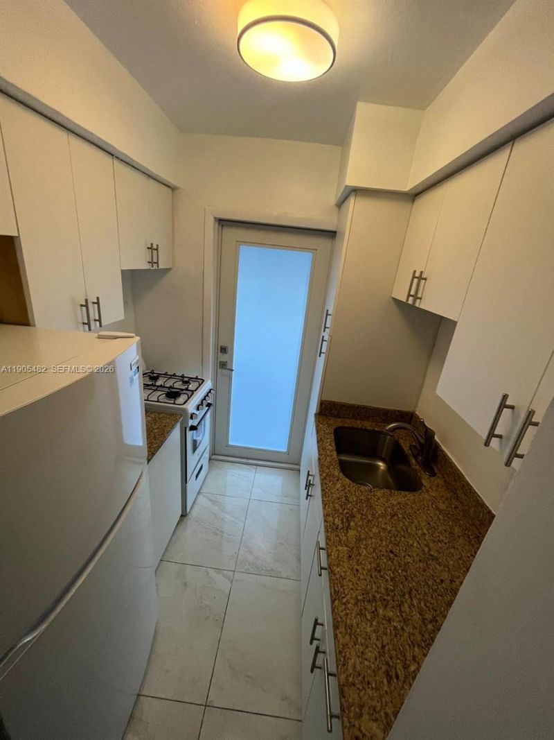 7155 Rue Notre Dame, Miami Beach, FL 33141 Photo