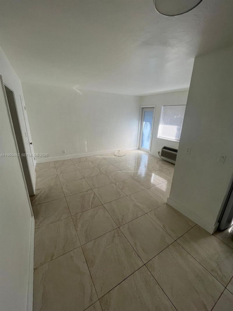 7155 Rue Notre Dame, Miami Beach, FL 33141 Photo