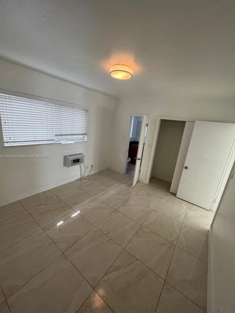 7155 Rue Notre Dame, Miami Beach, FL 33141 Photo