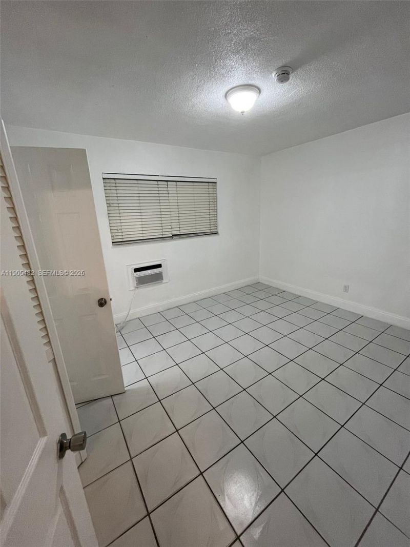 7155 Rue Notre Dame, Miami Beach, FL 33141 Photo