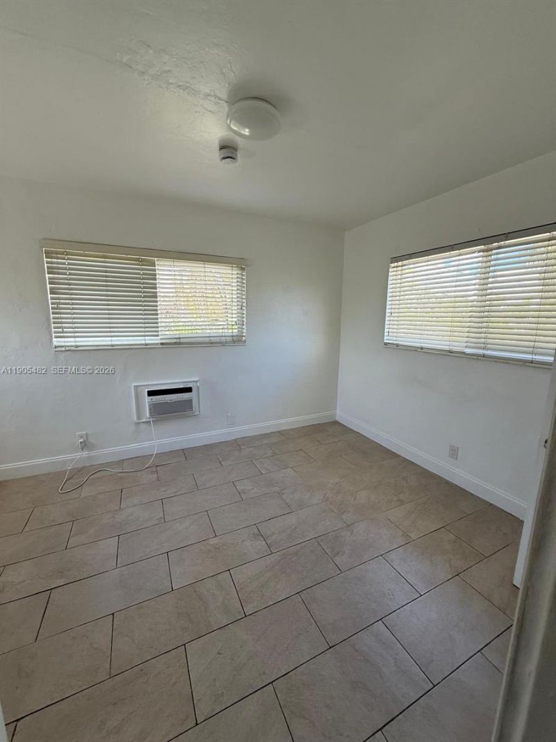 7155 Rue Notre Dame, Miami Beach, FL 33141 Photo