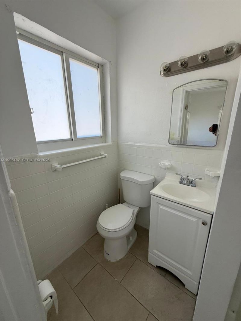 7155 Rue Notre Dame, Miami Beach, FL 33141 Photo