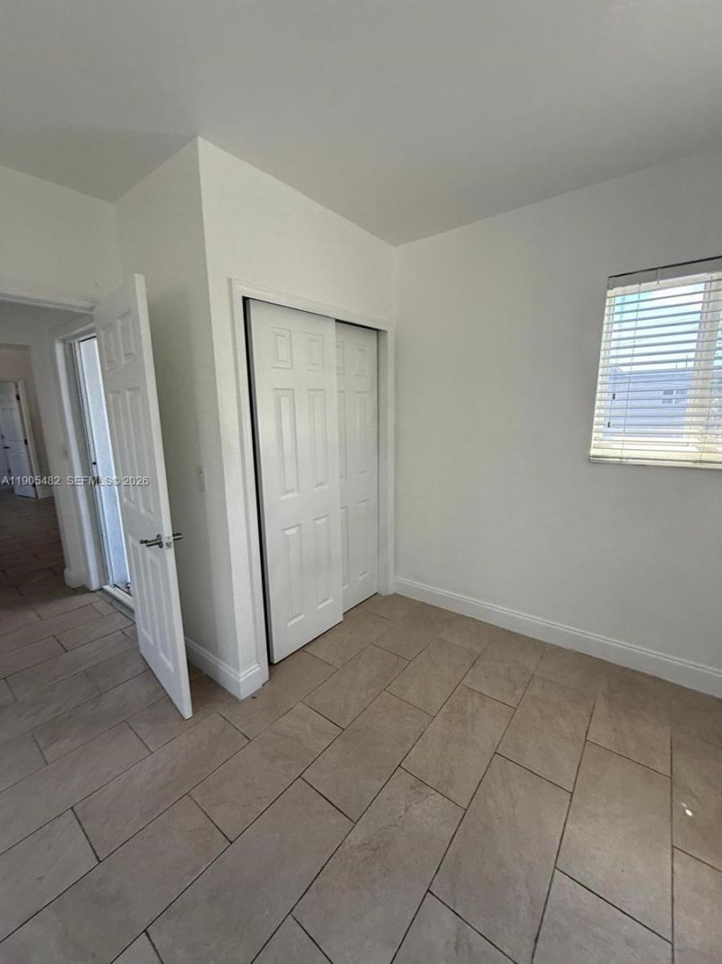 7155 Rue Notre Dame, Miami Beach, FL 33141 Photo
