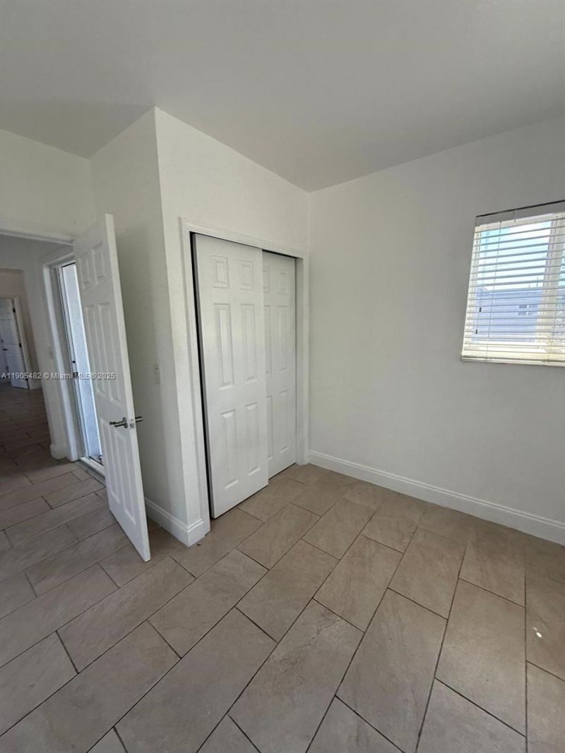 7155 Rue Notre Dame, Miami Beach, FL 33141 Photo