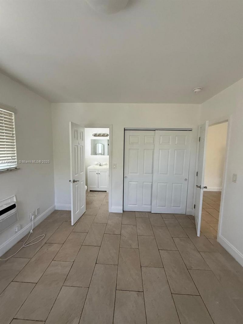 7155 Rue Notre Dame, Miami Beach, FL 33141 Photo