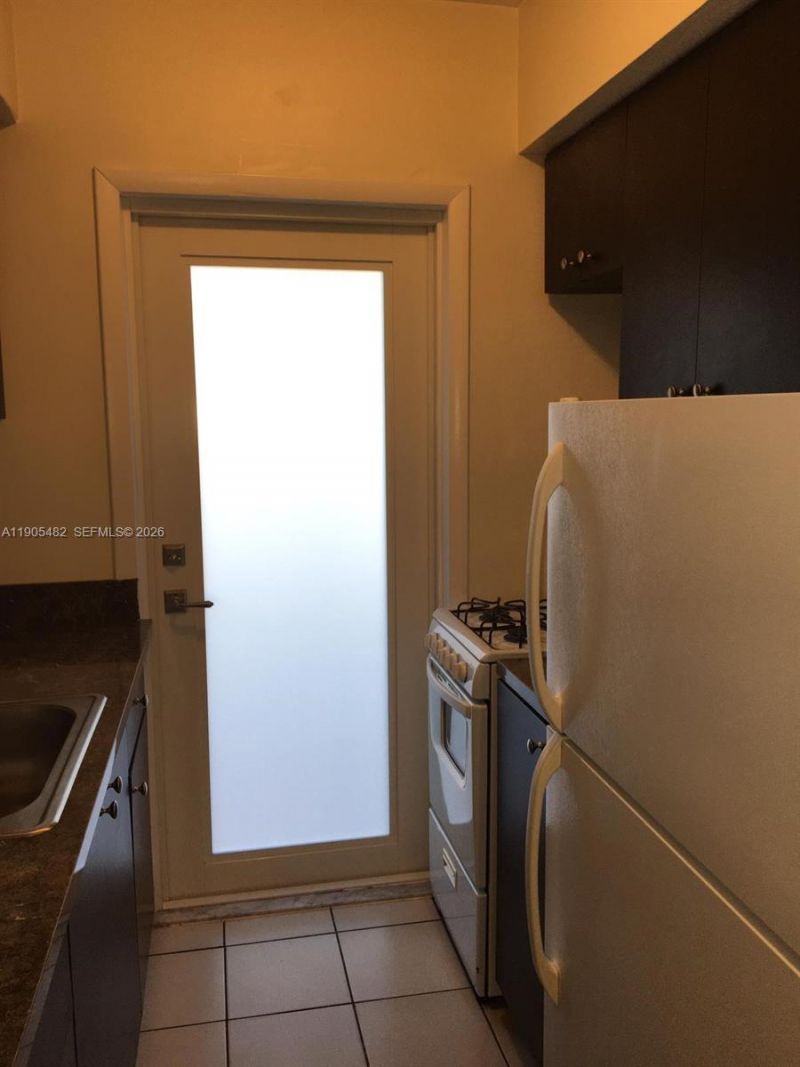 7155 Rue Notre Dame, Miami Beach, FL 33141 Photo