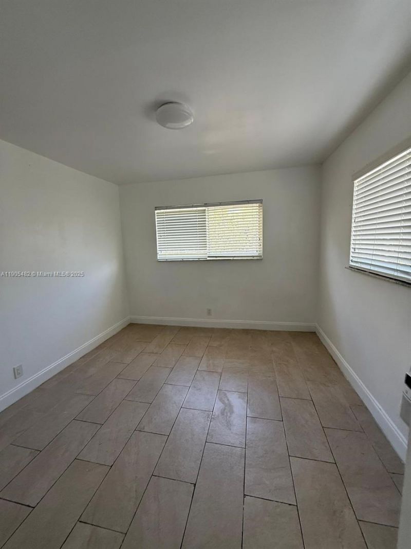 7155 Rue Notre Dame, Miami Beach, FL 33141 Photo