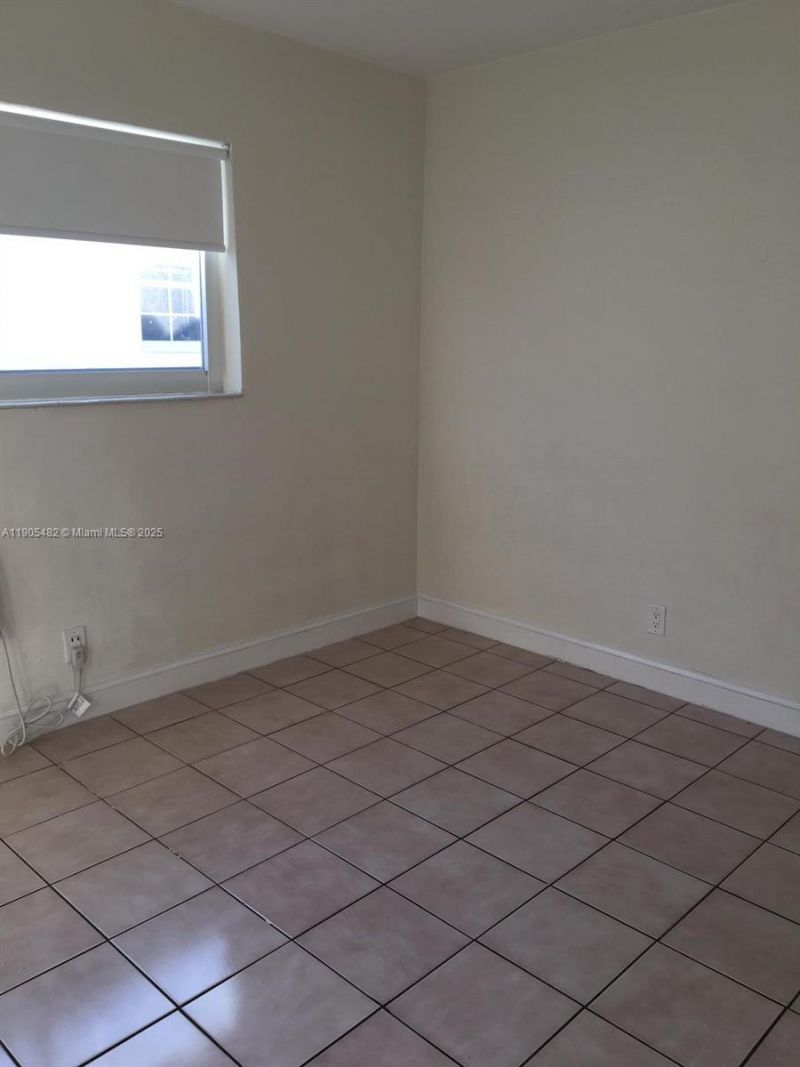 7155 Rue Notre Dame, Miami Beach, FL 33141 Photo