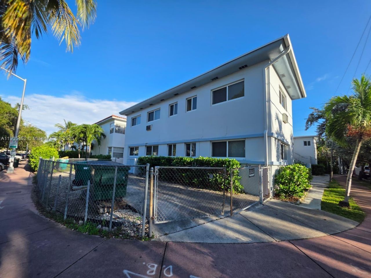 7155 Rue Notre Dame, Miami Beach, FL 33141 Photo