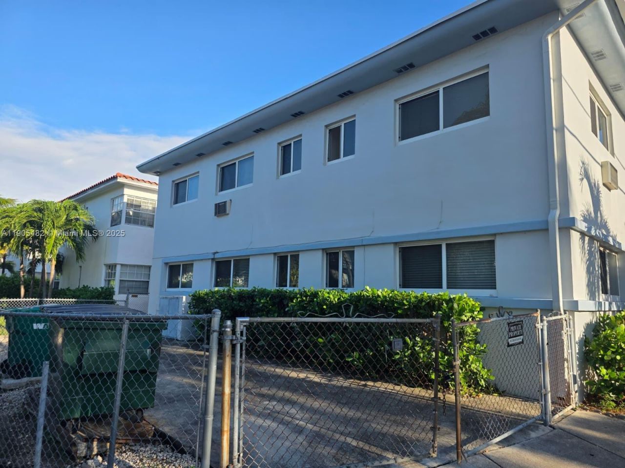 7155 Rue Notre Dame, Miami Beach, FL 33141 Photo