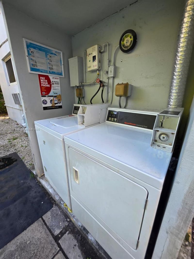 7155 Rue Notre Dame, Miami Beach, FL 33141 Photo