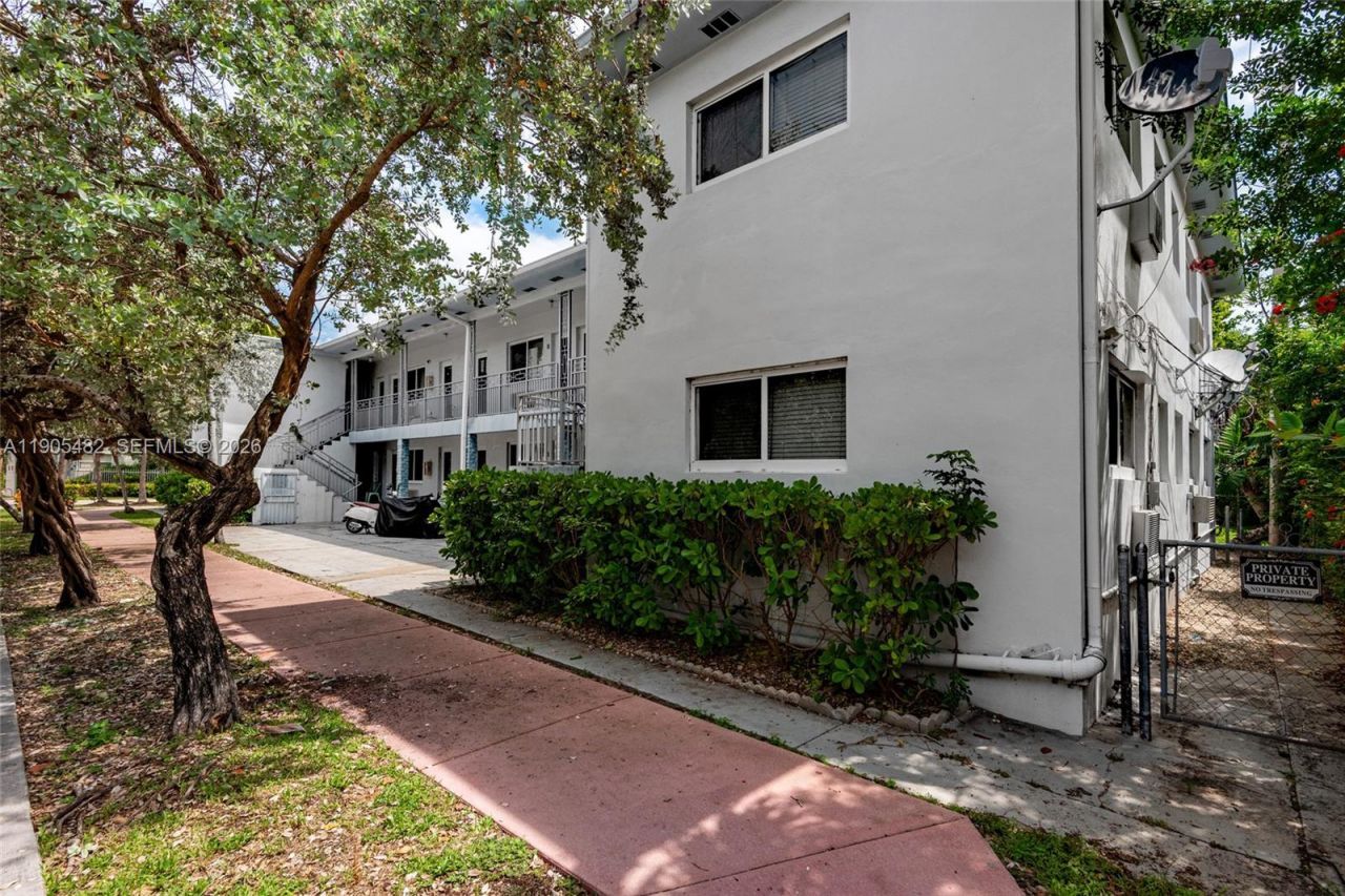 7155 Rue Notre Dame, Miami Beach, FL 33141 Photo