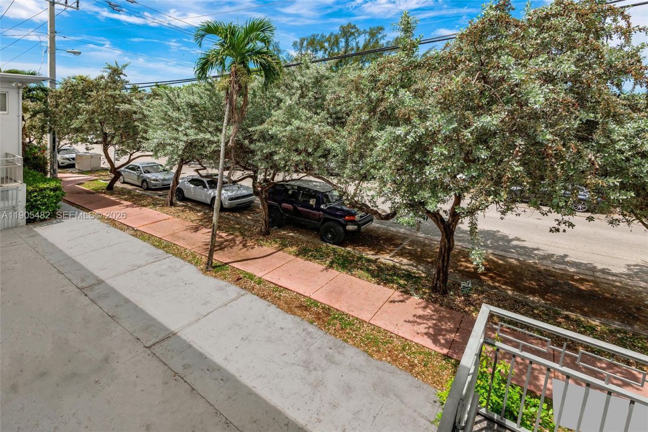 7155 Rue Notre Dame, Miami Beach, FL 33141 Photo