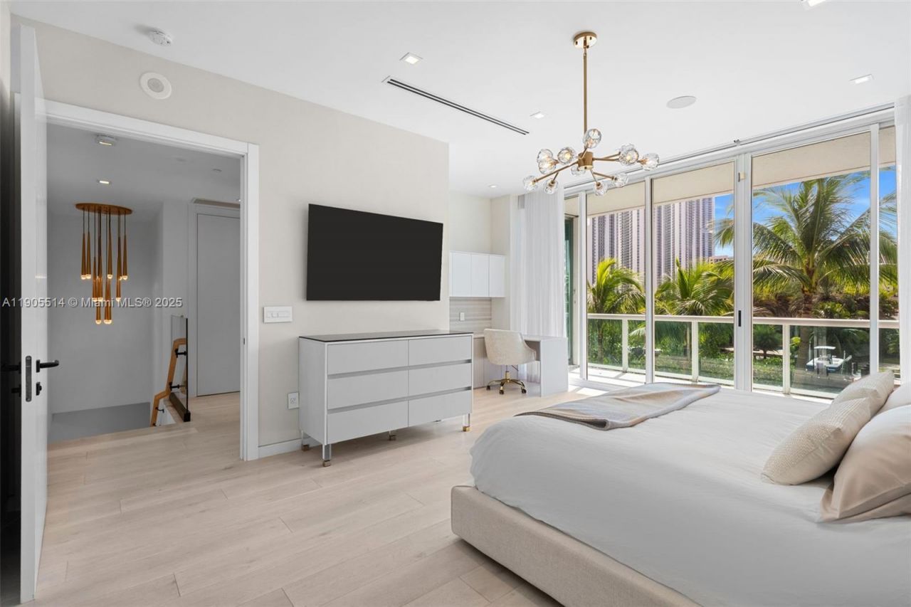 16500 Collins Ave, Unit TH-8, Sunny Isles Beach, FL 33160 Photo