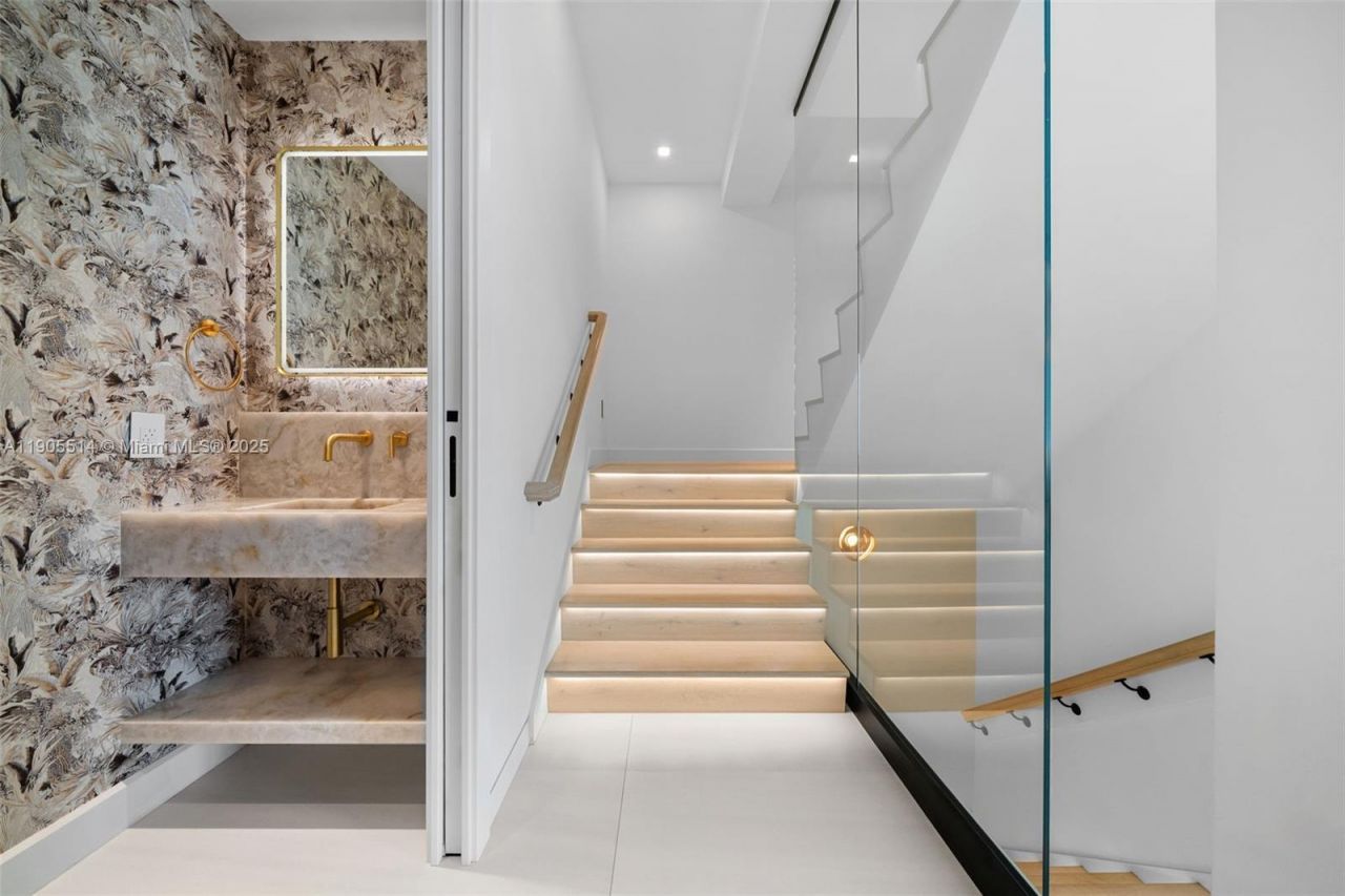 16500 Collins Ave, Unit TH-8, Sunny Isles Beach, FL 33160 Photo