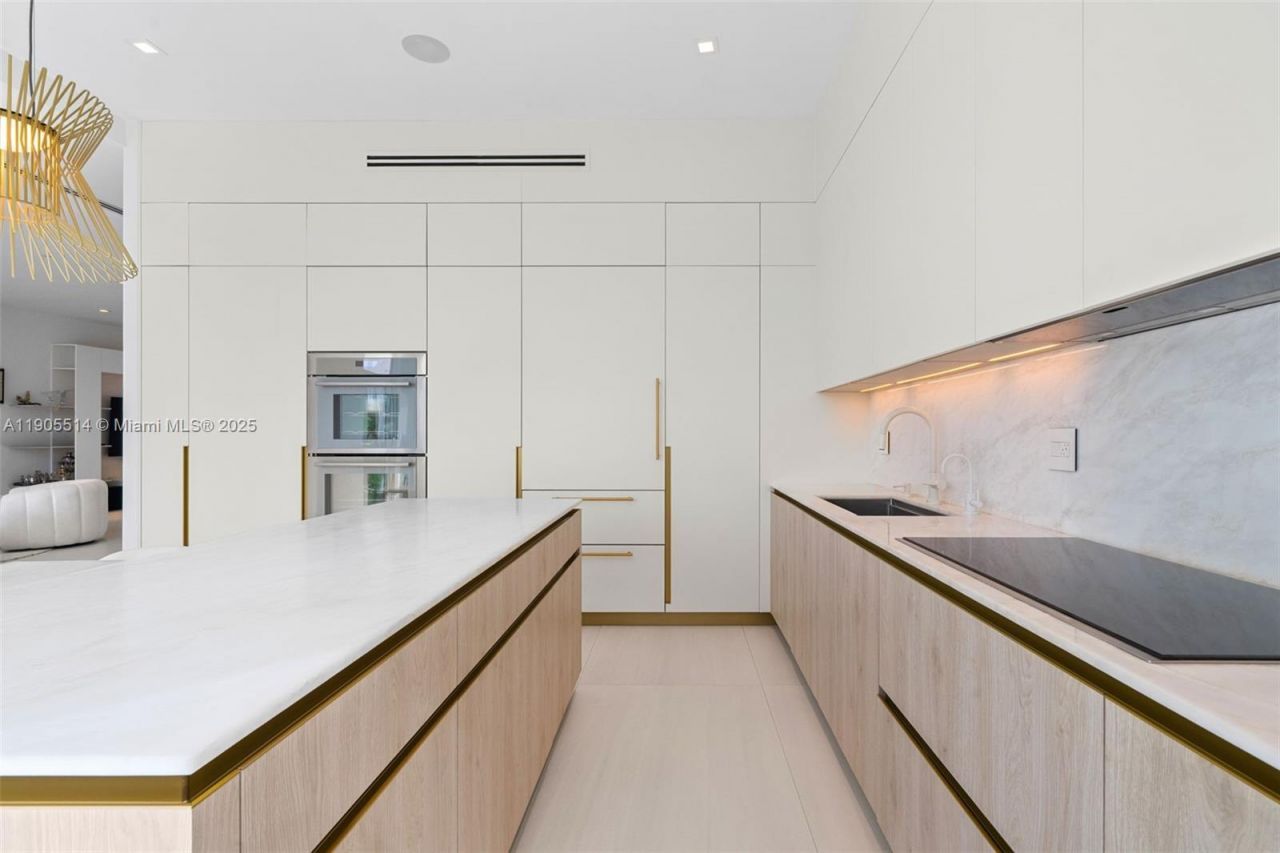 16500 Collins Ave, Unit TH-8, Sunny Isles Beach, FL 33160 Photo