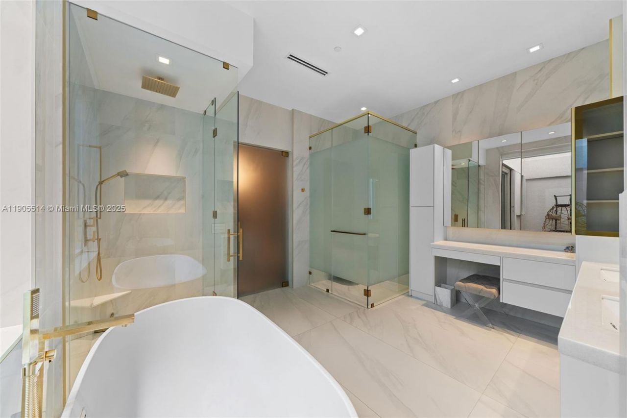 16500 Collins Ave, Unit TH-8, Sunny Isles Beach, FL 33160 Photo