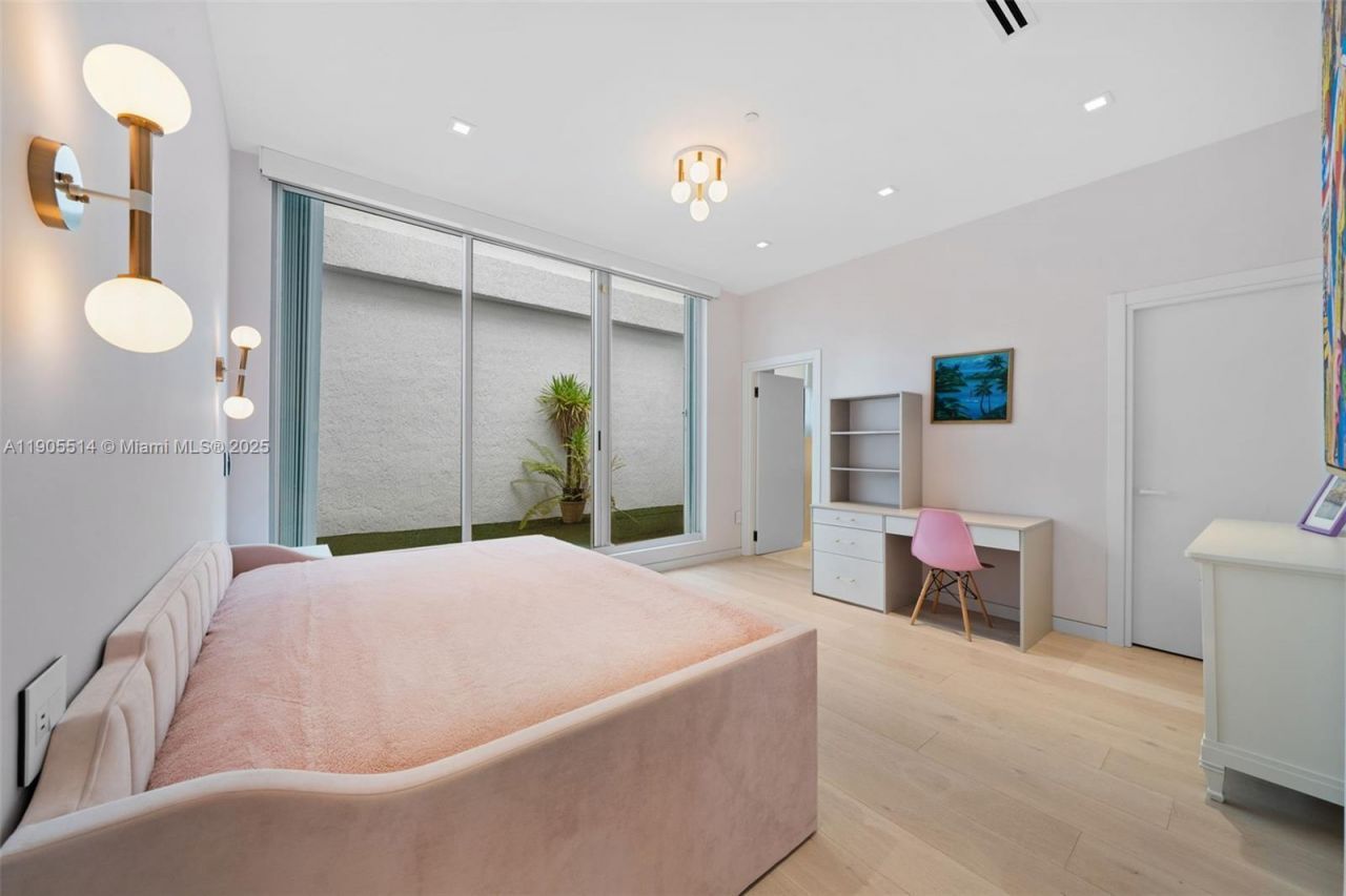 16500 Collins Ave, Unit TH-8, Sunny Isles Beach, FL 33160 Photo