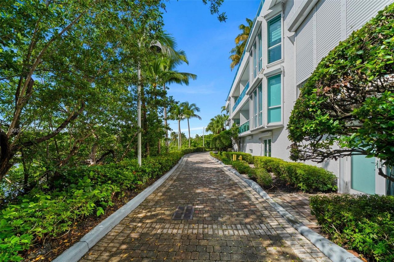 16500 Collins Ave, Unit TH-8, Sunny Isles Beach, FL 33160 Photo
