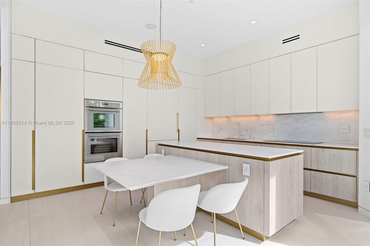 16500 Collins Ave, Unit TH-8, Sunny Isles Beach, FL 33160 Photo