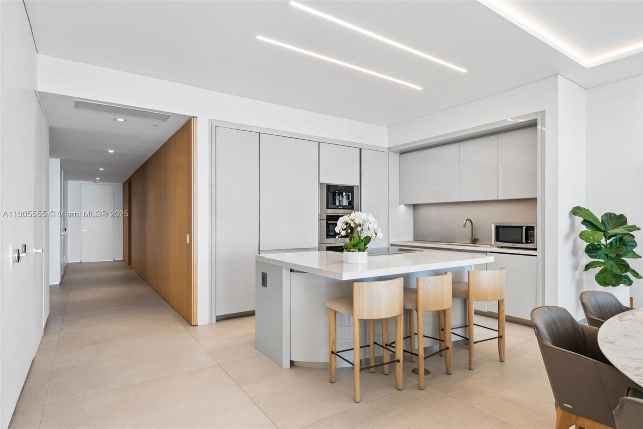 18975 Collins Ave, Unit 401, Sunny Isles Beach, FL 33160 Photo