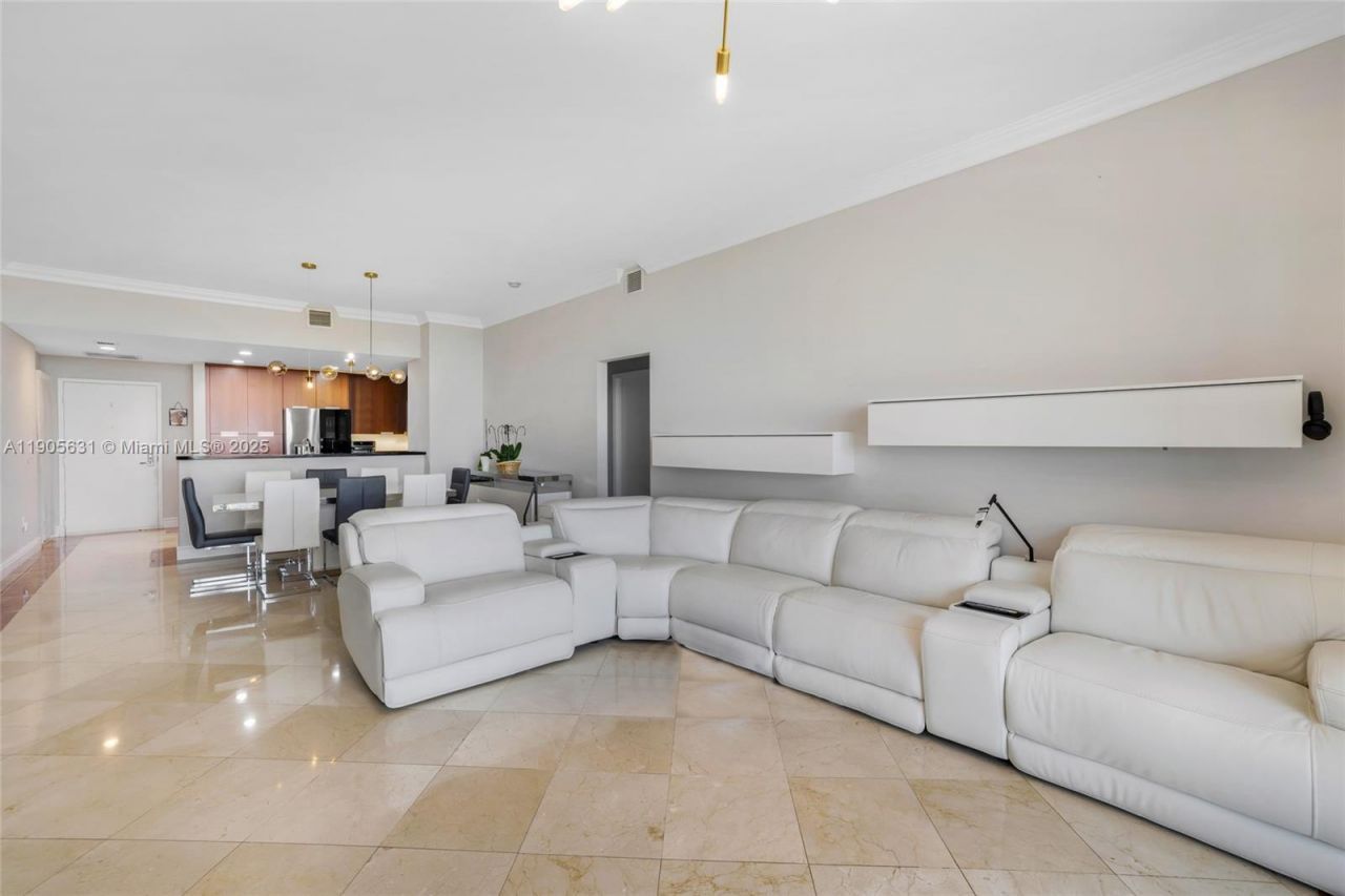 7901 Hispanola Ave, Unit 608, North Bay Village, FL 33141 Photo