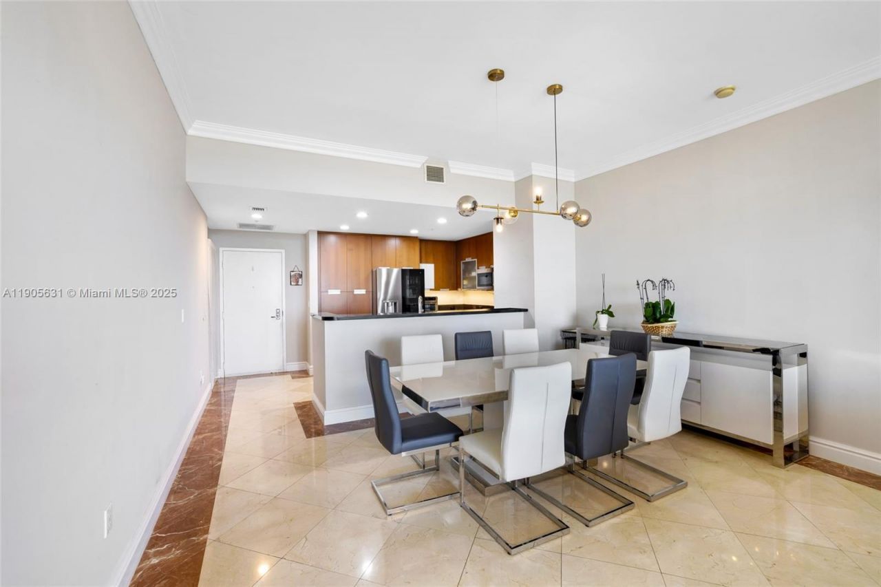 7901 Hispanola Ave, Unit 608, North Bay Village, FL 33141 Photo