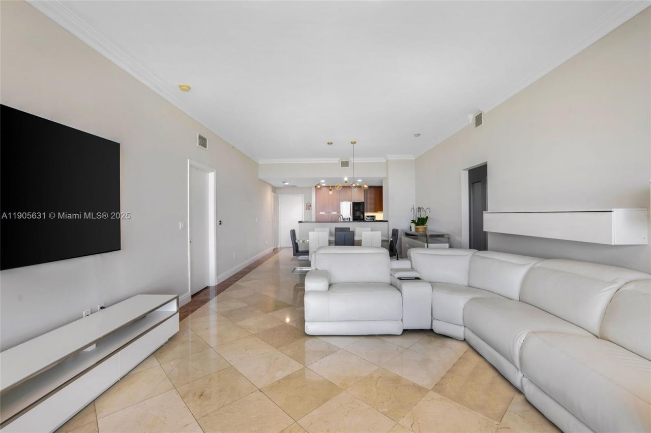 7901 Hispanola Ave, Unit 608, North Bay Village, FL 33141 Photo