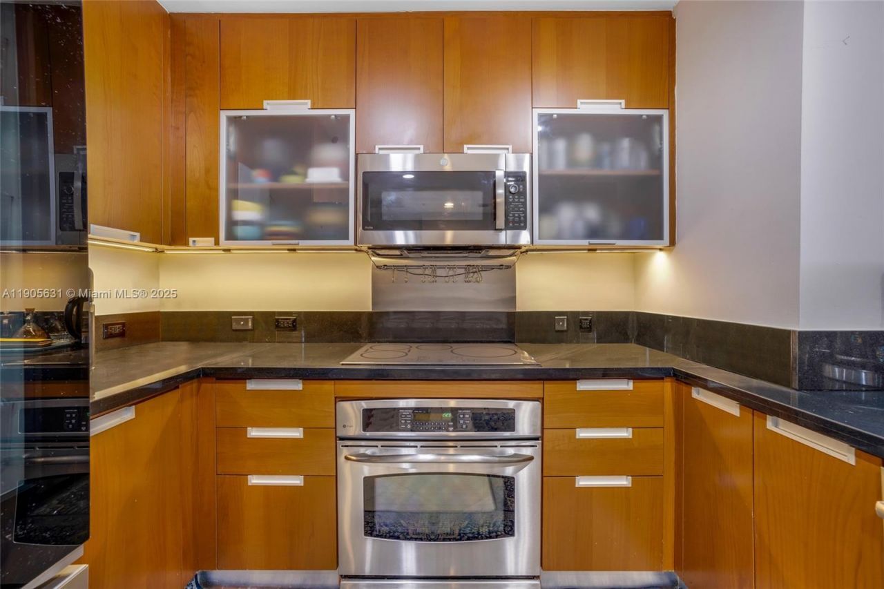 7901 Hispanola Ave, Unit 608, North Bay Village, FL 33141 Photo