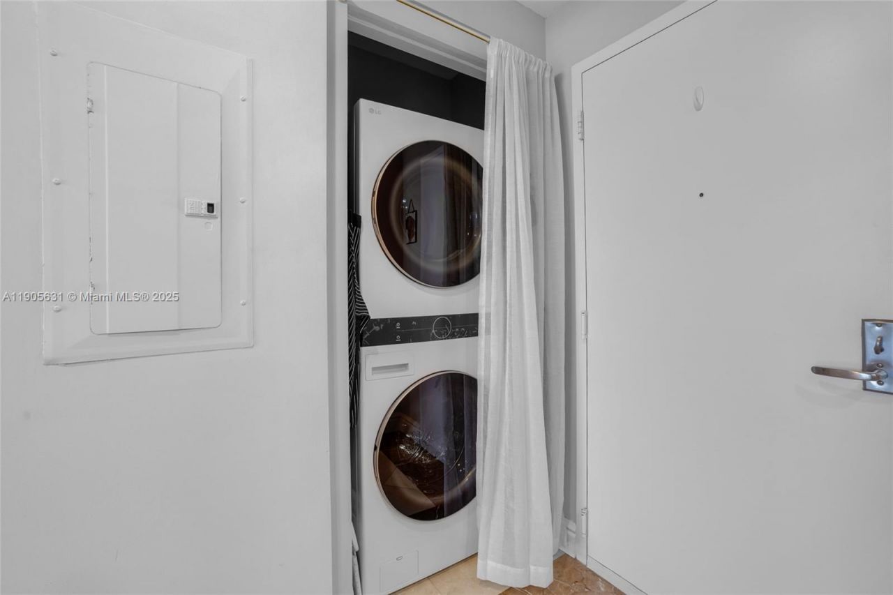 7901 Hispanola Ave, Unit 608, North Bay Village, FL 33141 Photo