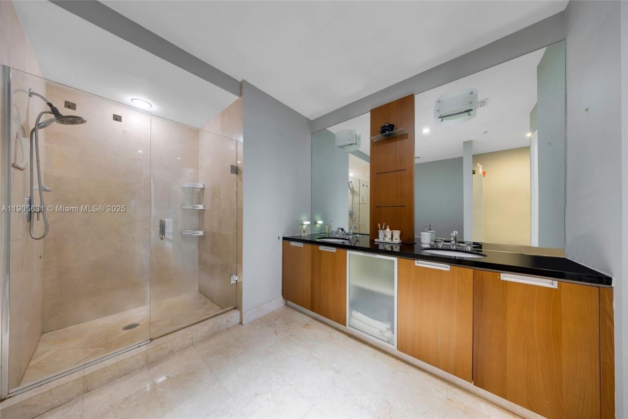 7901 Hispanola Ave, Unit 608, North Bay Village, FL 33141 Photo