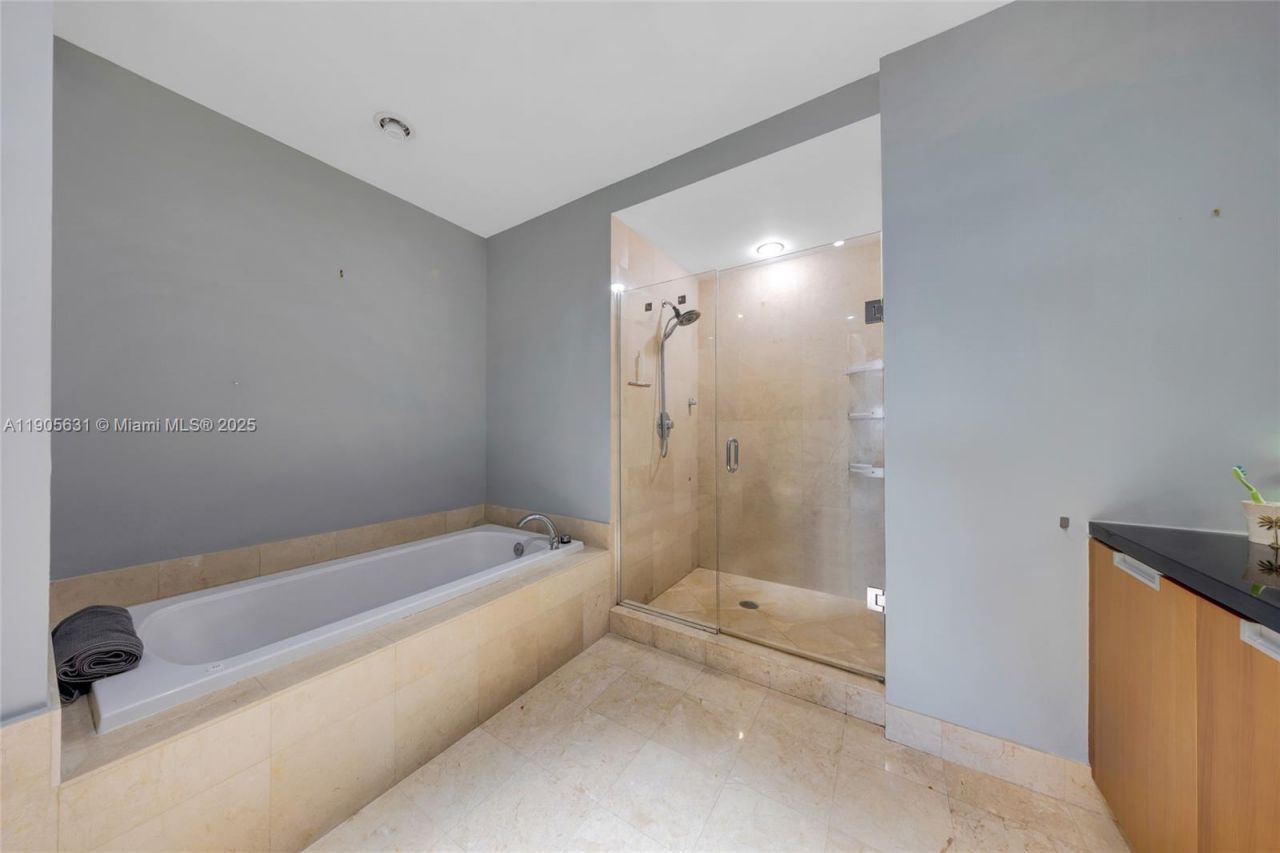 7901 Hispanola Ave, Unit 608, North Bay Village, FL 33141 Photo