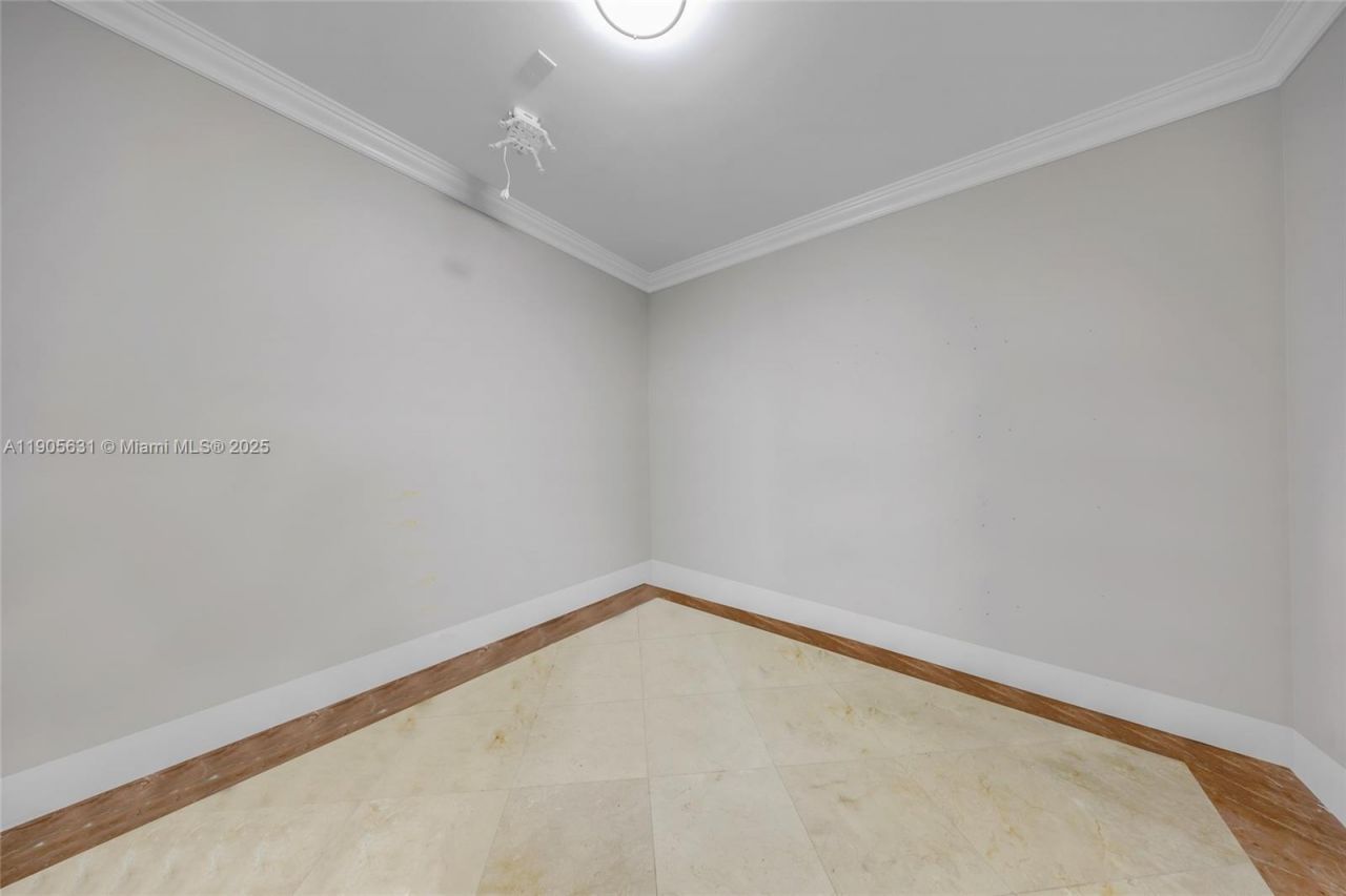 7901 Hispanola Ave, Unit 608, North Bay Village, FL 33141 Photo