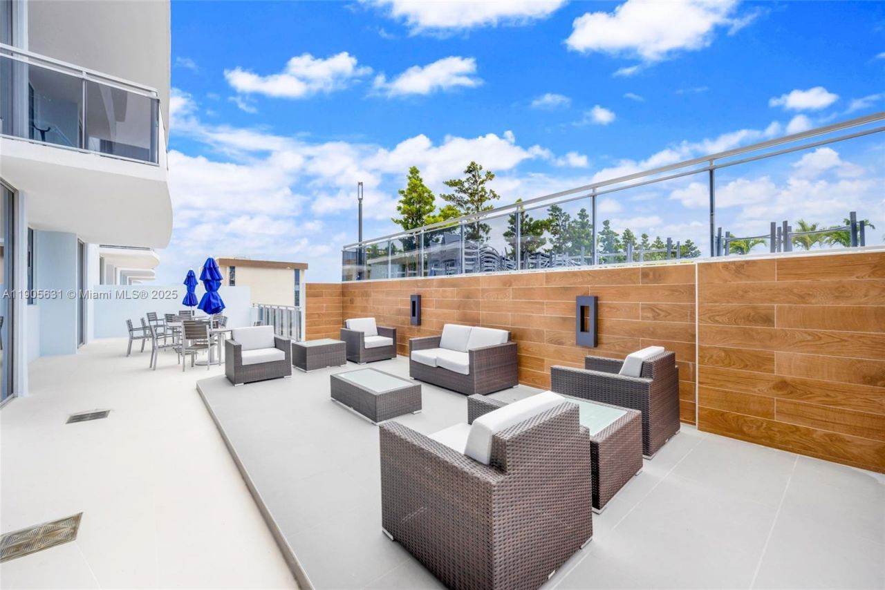 7901 Hispanola Ave, Unit 608, North Bay Village, FL 33141 Photo