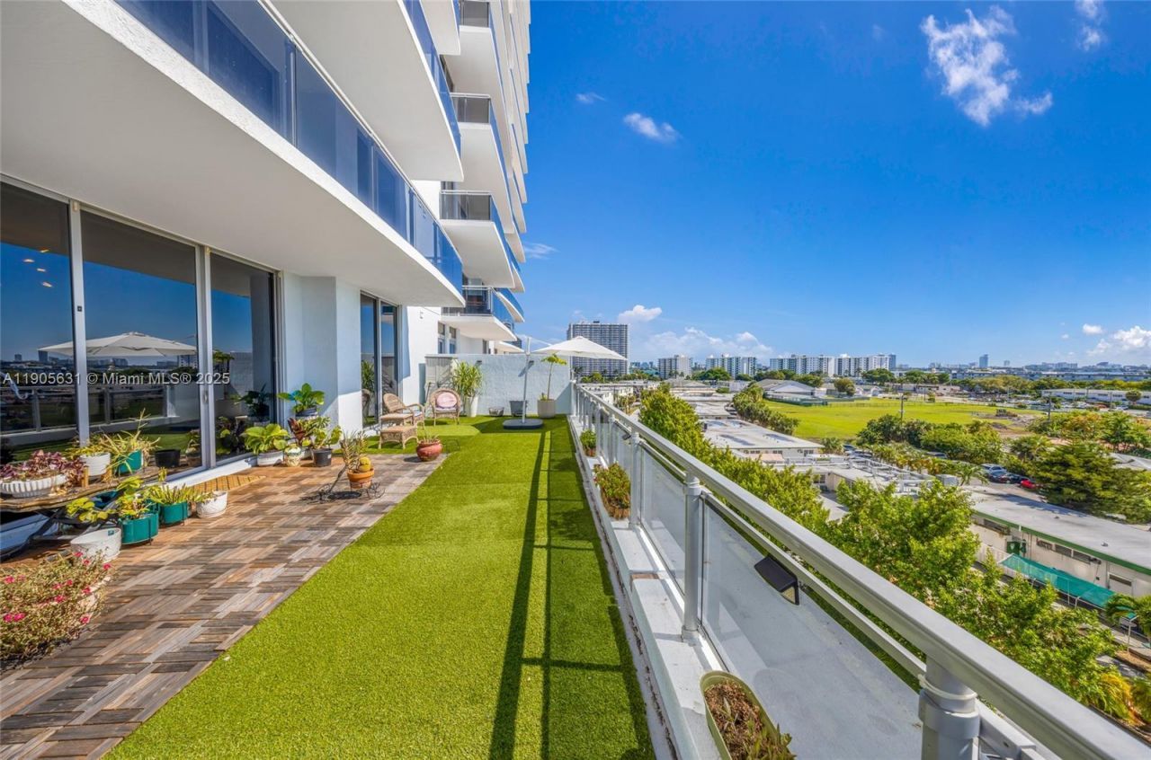 7901 Hispanola Ave, Unit 608, North Bay Village, FL 33141 Photo