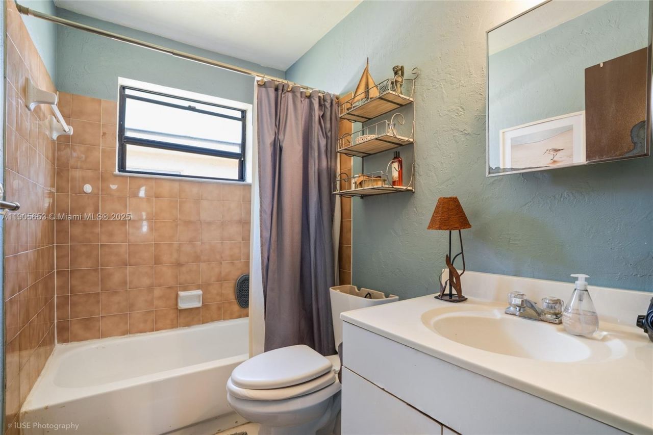 1734 N 16th Ct, Hollywood, FL 33020 Photo